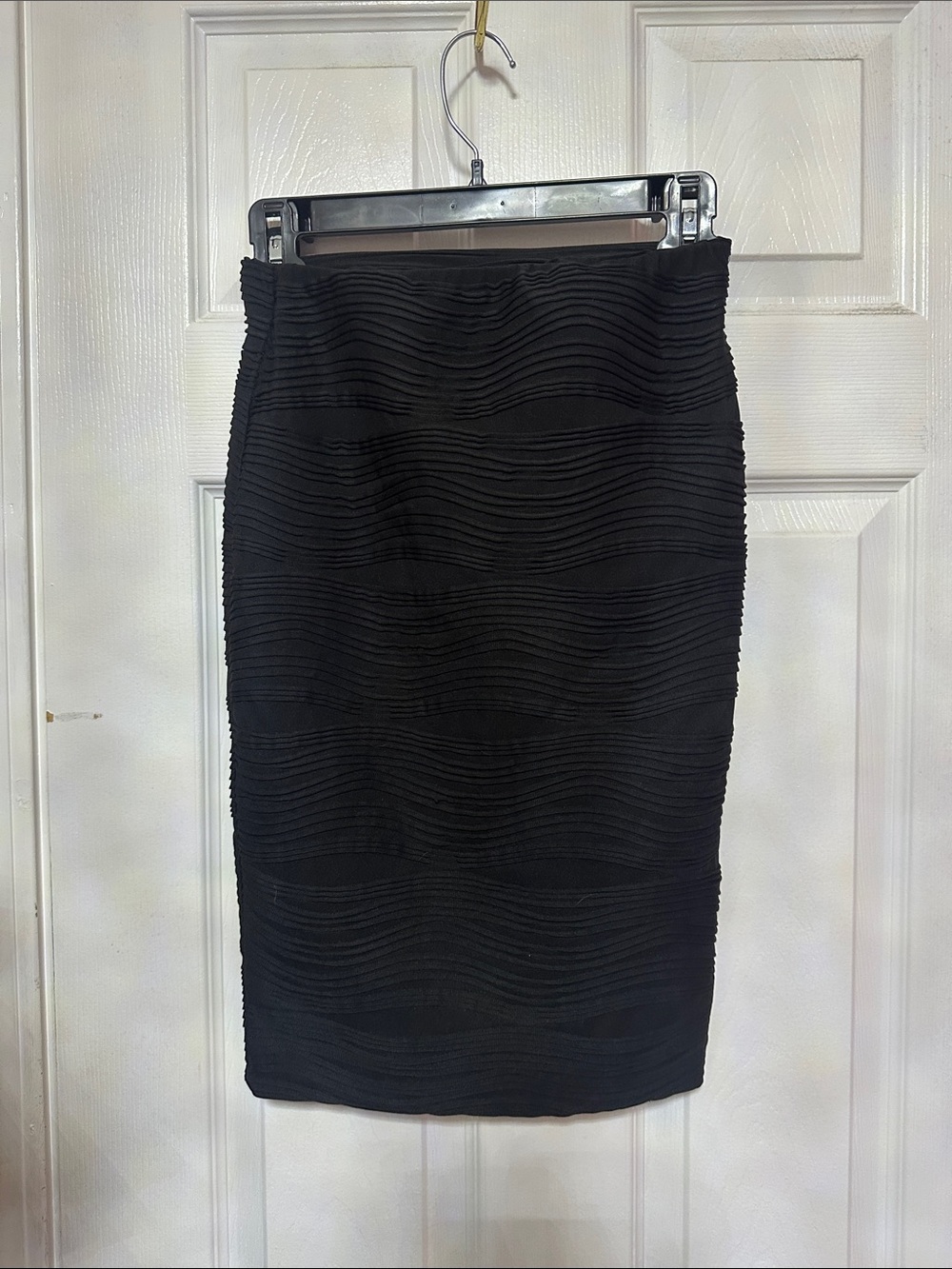 Hot Gal Black Textured Wave Pencil Skirt